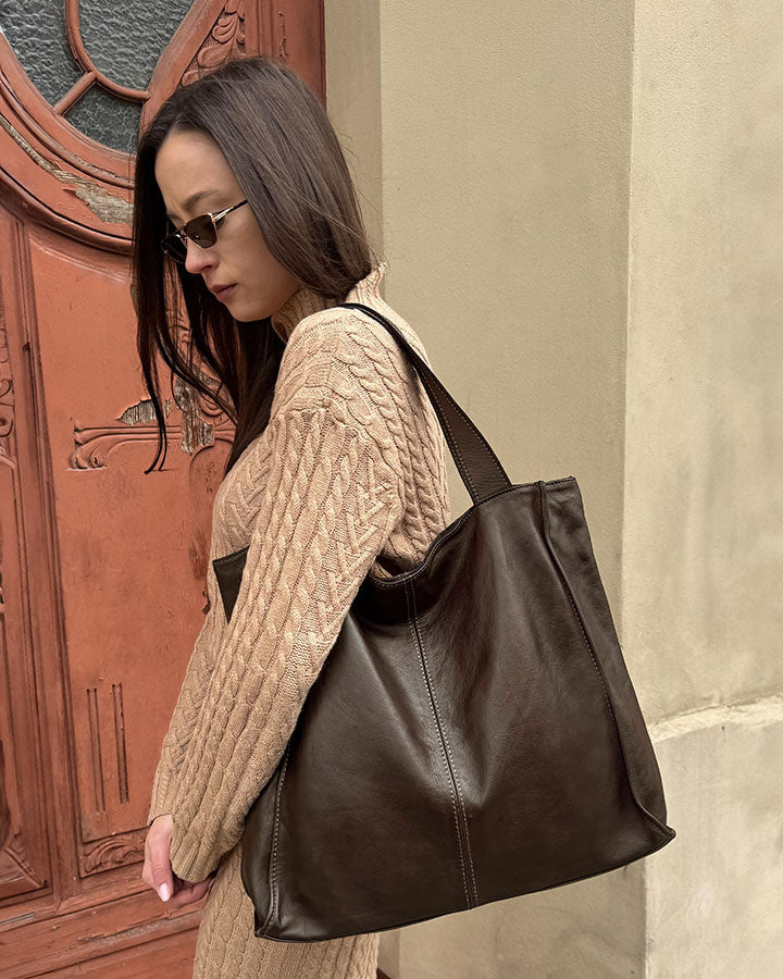 Arreto ● Classic Italian leather shoulder bag for women